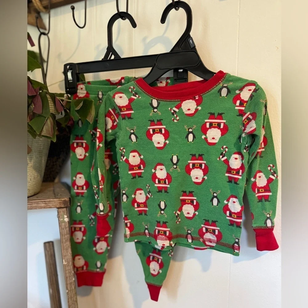 Carter’s Santa & Friends Christmas Pajamas | Size 2T 🎅🎄